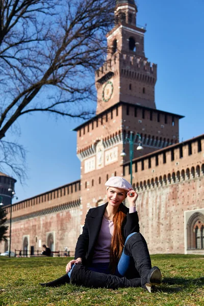 Milán Italia Febrero 2019 Modelo Moda Posan Con Har Rojo — Foto de Stock