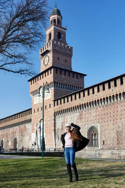 Mailand Italien Februar 2019 Model Posiert Mit Rotem Hemd Schal — Stockfoto
