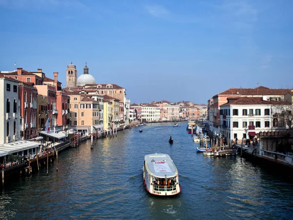Venecia, Italia - 2 de marzo de 2019 Vista desde el puente Scalzi — Foto de Stock