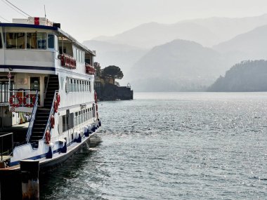 Varenna, İtalya 30 Mart 2019 Feribot Tekne Varenna Town Como Gölü