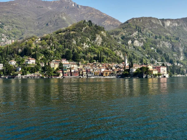 Varenna, Italia marzo 30 2019 Lanscape view of Varenna Town at Lake Como Italy — Foto de Stock