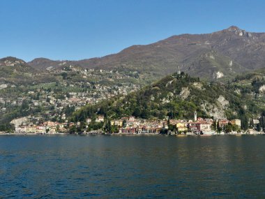 Varenna, İtalya 30 Mart 2019 Varenna şehir ve çevresi Lake Como İtalya kadar Frontal peyzaj görünümünü