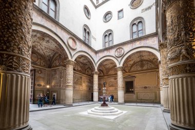Floransa, İtalya - 11 Mayıs 2019 Palazzo Vecchio avlusu