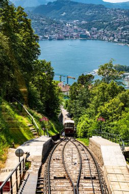 Monte BRE, Isviçre-Haziran 08, 2019 Mont BRE füniküler aşağı gidiyor görünümü
