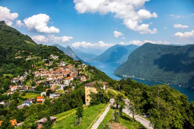 Lugano Gölü ile Isviçre 'de BRE kasabasının güzel görünümü
