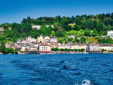 San Giulio köy S adasına başlığı tekne görüldü