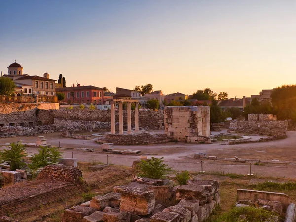 Ruinas de la famosa biblioteca Hadrians en Atenas —  Fotos de Stock