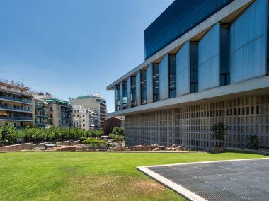 Atina'daki modern Akropolis Müzesi'nin cephesi Akropolis'ten görüntülendi