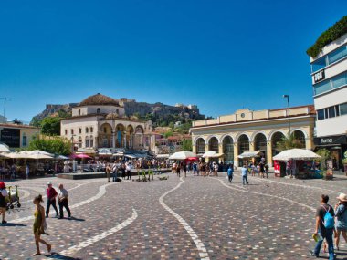 Atina'da kalabalık Monastiraki Meydanı