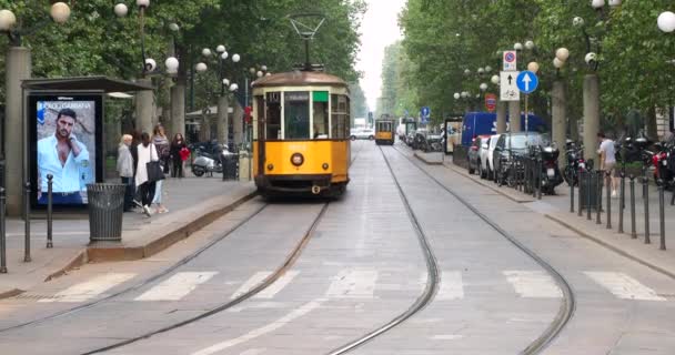 Tramvaylar Gün Boyunca Corso Sempione Bulvarının Her Iki Yönünde Dolaşıyor — Stok video