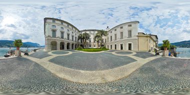 Lago Maggiore 'daki (Borromean Körfezi) Palazzo Borromeo' nun 360 Derece Panoramik Görünümü (360 Derece Panoramik Görünümü) Piedmont, İtalya - 30 Mayıs 2020