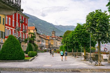 Lago Maggiore sahilindeki Cannobio Bulvarı 'nın gündüz manzara manzarası, Piedmont, İtalya, 13 Haziran 2020