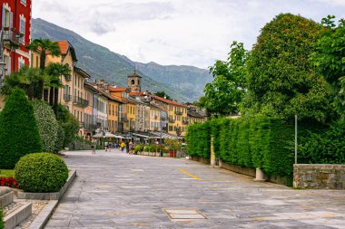 Lago Maggiore sahilindeki Cannobio Bulvarı 'nın gündüz manzara manzarası, Piedmont, İtalya, 13 Haziran 2020
