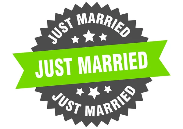 Gerade verheiratet Zeichen. frisch verheiratetes grün-schwarzes Kreisband-Etikett — Stockvektor