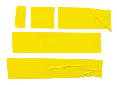 Farklı sarı yapışkan bantlar ayarlayın. Beyaz arka plan üzerinde izole yırtık buruşturulmuş sellotape parçaları