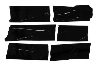 Beyaz arka plan üzerinde izole farklı siyah scotch yapışkan bantlar kümesi. Yırtık buruşuk sellotape parçaları toplama.
