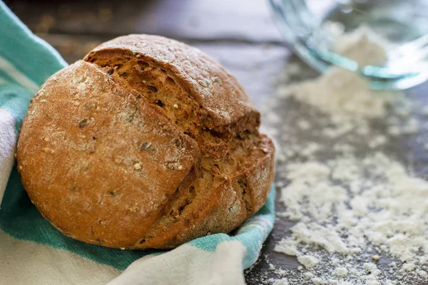 Traditional round bread on a kitchen rag — Stock Photo, Image