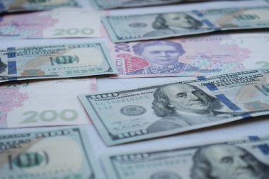 Amerikan yüz dolarlık banknot ve Ukraynaca 200 hryvnia, para arka plan, ABD hryvnia kavramı Doları