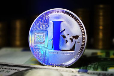 Madeni para fiziksel Litecoin Ltc, banknot ve altın sikke arka plan.