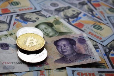 Bitcoin, dalgalanma, Çin Yuan ve ABD Doları banknot Ethereum demir.