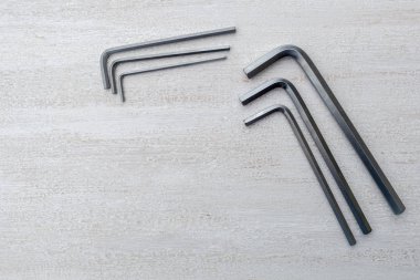 Beyaz arka planda Gümüş Hex tuşları.