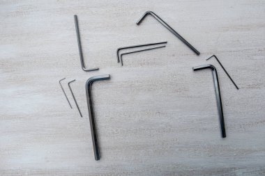 Beyaz arka planda Gümüş Hex tuşları.