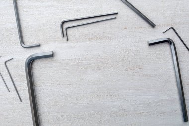 Beyaz arka planda Gümüş Hex tuşları.