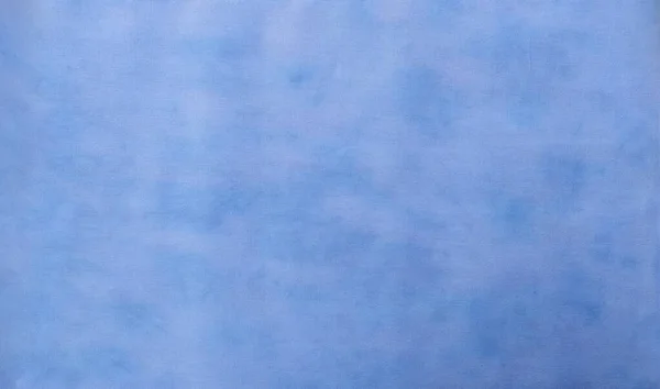 Achtergrond van geverfd weefsel. Mooie abstracte achtergrond. Lucht, zee, blauwe achtergrond — Stockfoto