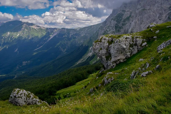 Gran Sasso Dağları zinciri, Prati de TiVo, Teramo Eyaleti, Abruzzo bölgesi, Italya