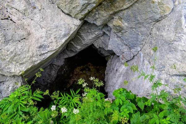 Gran Sasso Dağları Mağarası, Prati di TiVo, Teramo Eyaleti, Abruzzo bölgesi, Italya