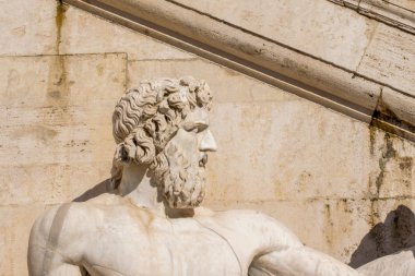 Önündeki heykelin görünümü, Altare della Patria, Piazza Venezia, Roma İtalya