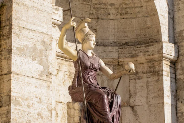 阿尔塔雷德拉帕特里亚 威尼斯广场 意大利罗马妇女雕像景观 — 图库照片