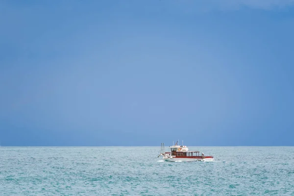 Boot Tyrrheense Zee Gezien Vanaf Minori Maiori Strand Amalfi Kust Stockfoto