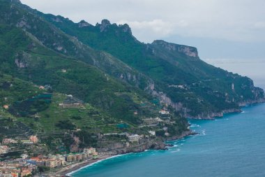 Villa Rufolo, Ravello tarihi merkezi, İtalya Amalfi Sahili Garden Deniz, Plaj ve Dağlar görünümü