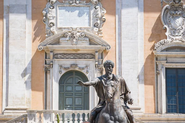 马库斯 奥雷利乌斯马术雕像 坎皮多利奥广场 罗马参议院宫 — 图库照片