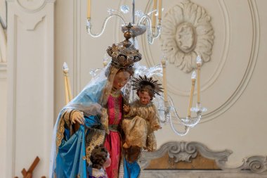 Amalfi Katedrali'nin içinden Meryem Ana Heykeli, Piazza del Duomo, İtalya