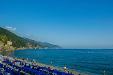 Monterosso al Mare 'den Sahil Köyü, Cinque Terre, İtalya