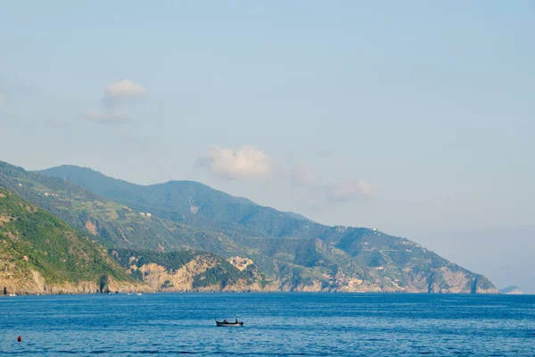 モンテレッソ マーレから見たティレニア海 海岸村 チンケ イタリア — ストック写真