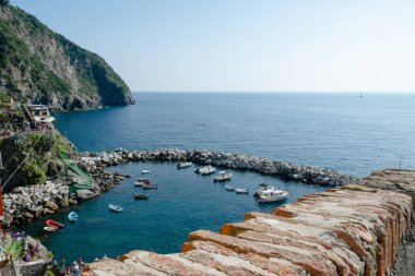 Riomaggiore Limanı uçurumdan, Cinque Terre, La Spezia, İtalya