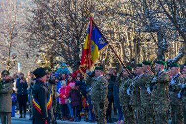 1 Aralık 'taki Vatra Dornei geçit töreninde Romen askerleri