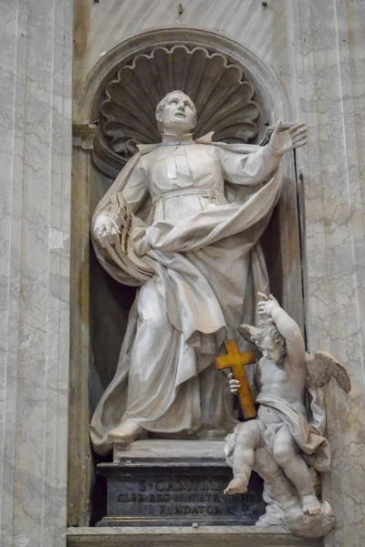 Estátua São Camilo Lellis Basílica São Pedro Vaticano Itália — Fotografia de Stock