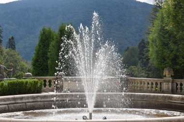 Peles Castle, Sinaia, Prahova, Romanya 'dan Artesian Fountain