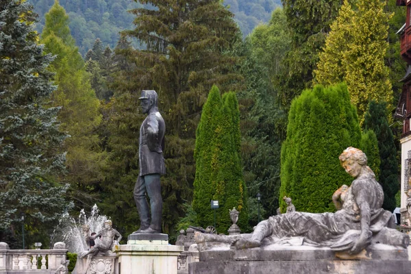 Kral Carol Peles Şatosu Sinaia Prahova Romanya Heykel Önünde Stok Fotoğraf