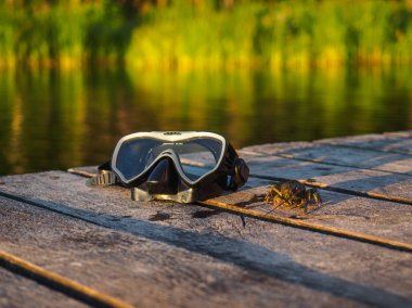 Kanser. Kendi ellerimizle kerevit yakaladık. Bir maskeyle daldı ve onları kıyıya çekti