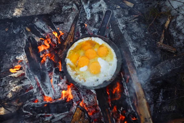 Fried Eggs Pan Fire Winter Smoke — Stock Photo, Image