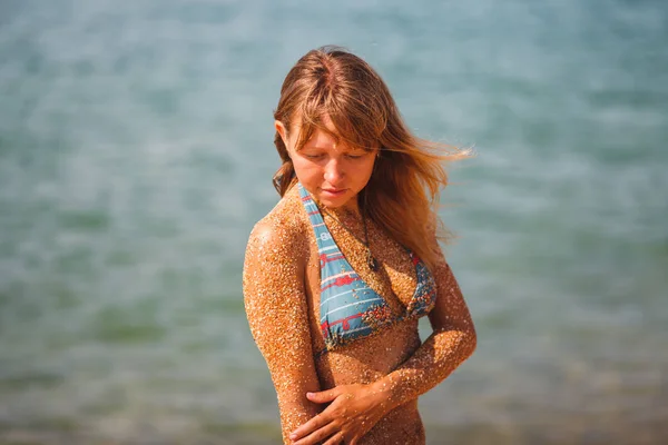 Porträt Eines Mädchens Badeanzug Meer — Stockfoto