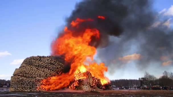 Nikola Lenivets March 2019 Pancake Week Burning Fortress Bastille — Stock Video