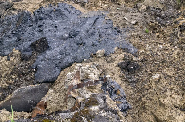 Soil pollution with fuel oil and bitumen — Stock Photo, Image