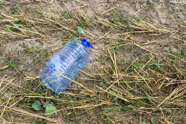 Plastic bottle on ground — Stock Photo, Image