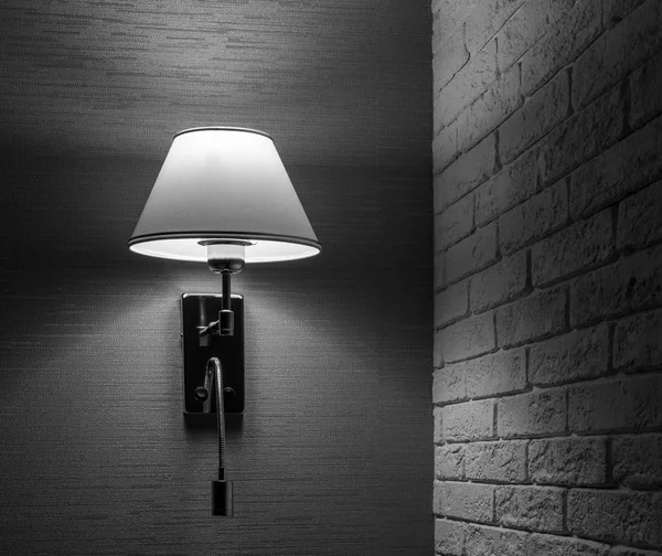 Lamp tegen wand — Stockfoto